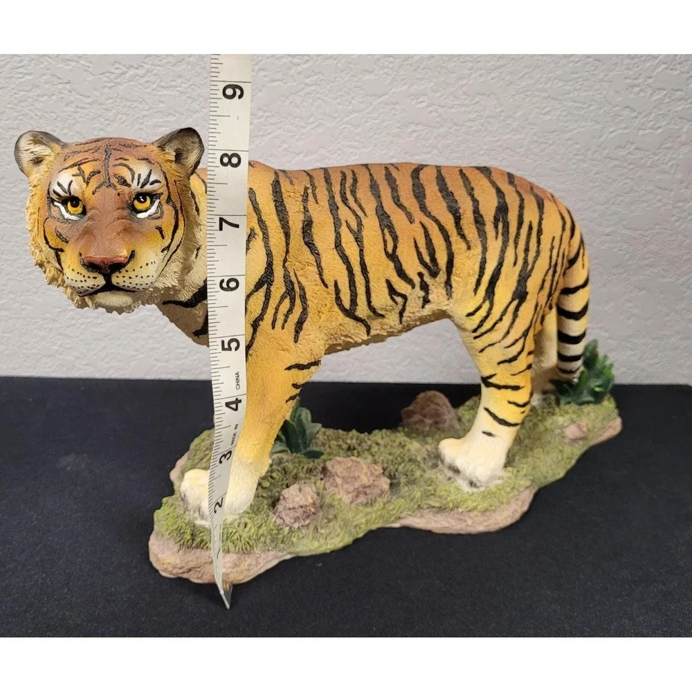 Young's Incorporated Resin Tiger Figurine 14 inch long